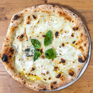 Quattro formaggi pizza