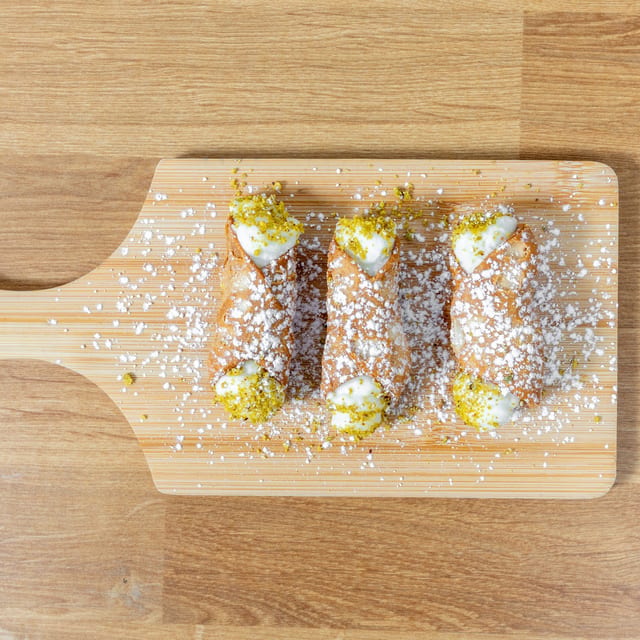 Cannoli.