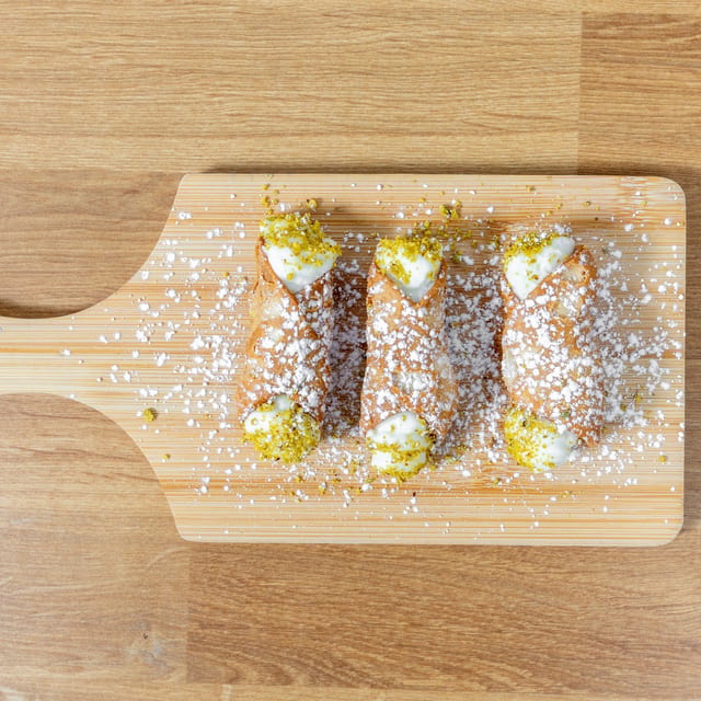 Cannoli.