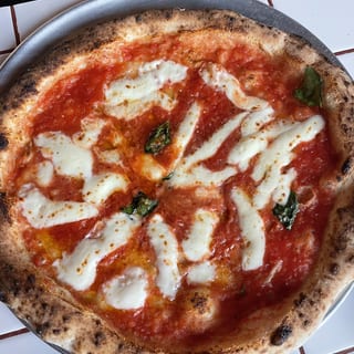 Margherita Pizza - MARGHERITA